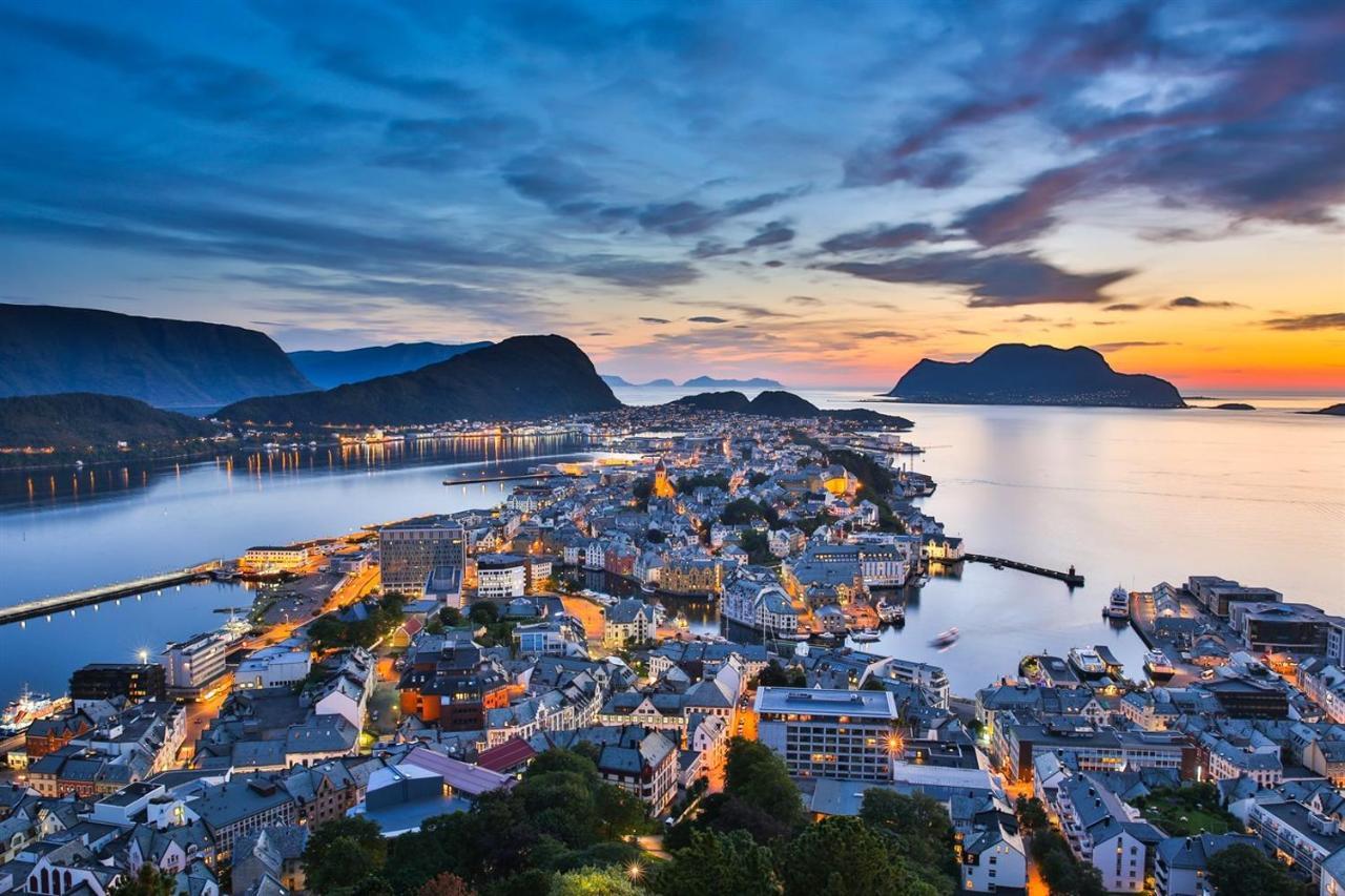 Hotel Four Monkeys Ålesund Esterno foto