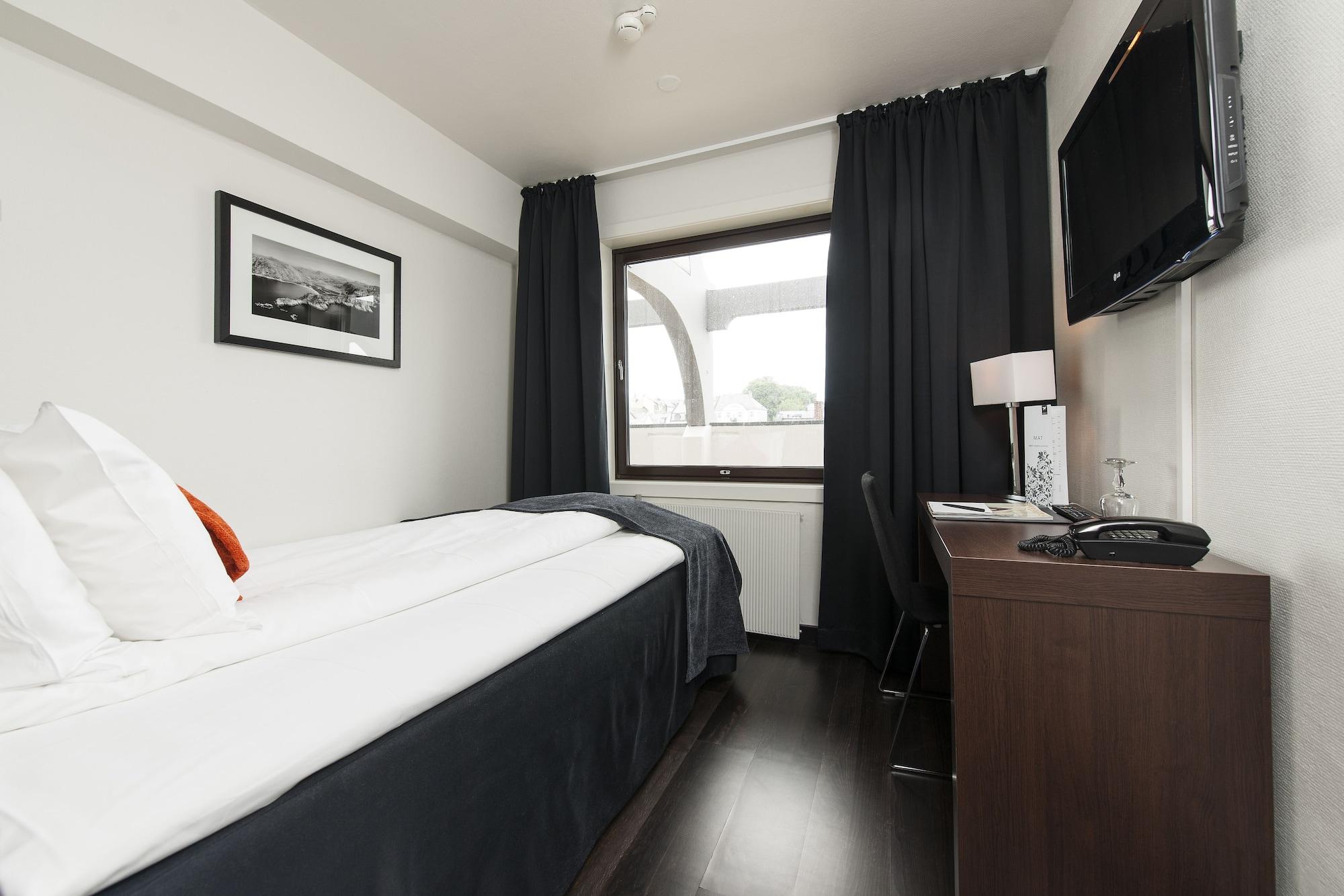 Hotel Four Monkeys Ålesund Esterno foto