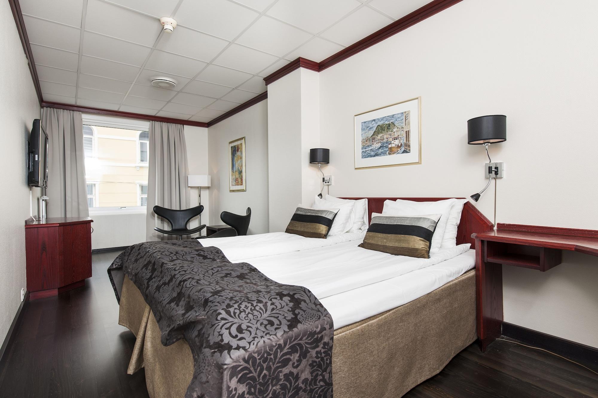 Hotel Four Monkeys Ålesund Esterno foto