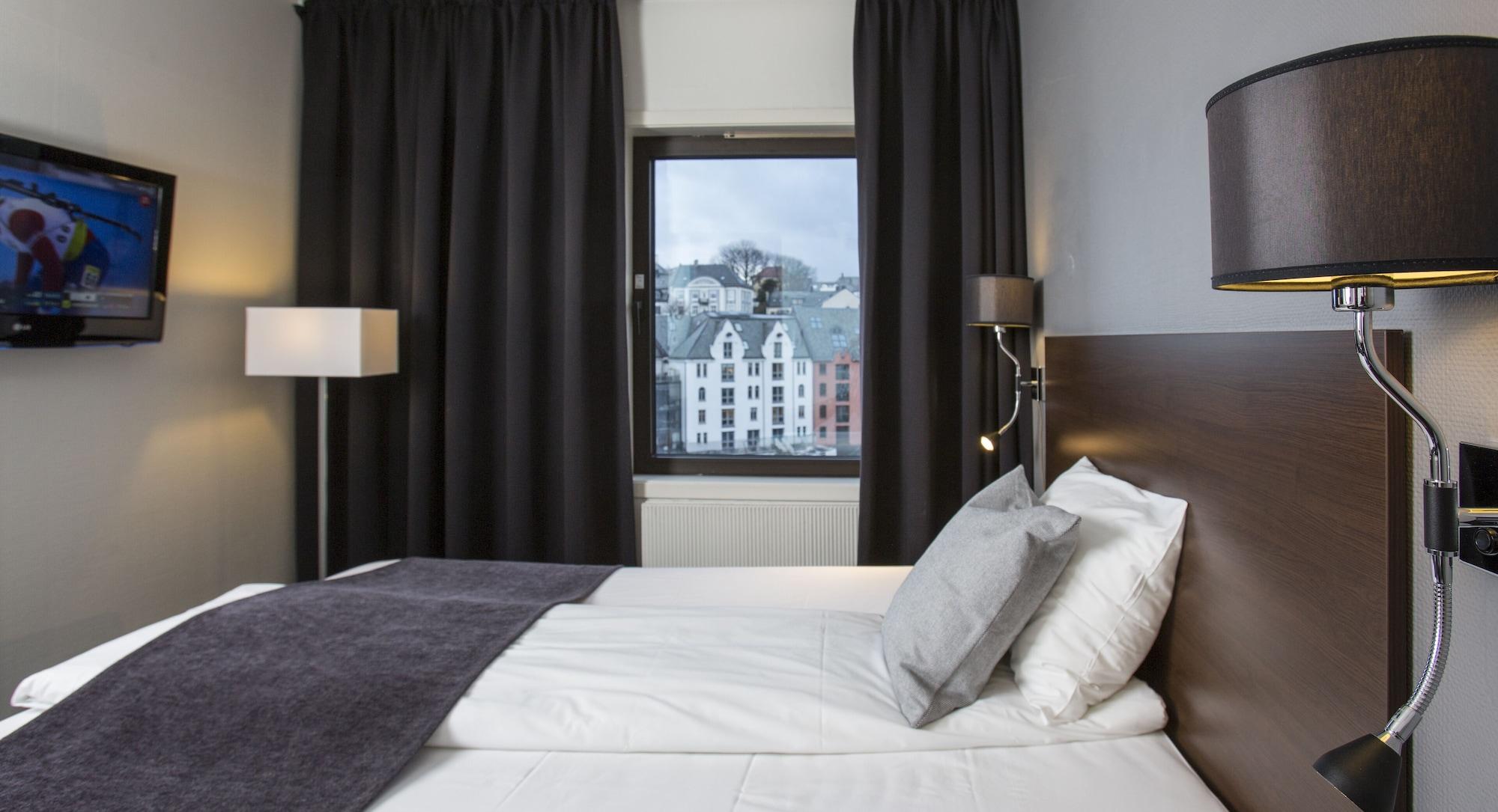 Hotel Four Monkeys Ålesund Esterno foto