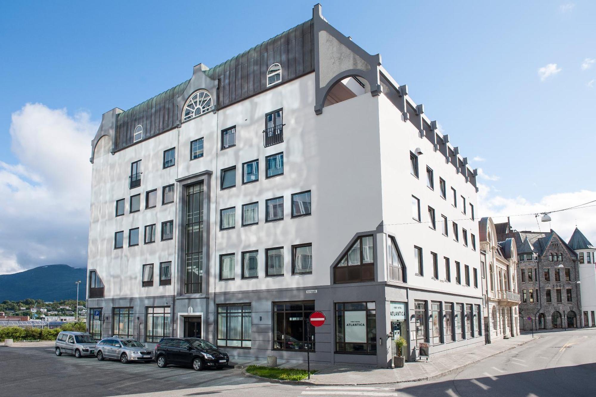 Hotel Four Monkeys Ålesund Esterno foto