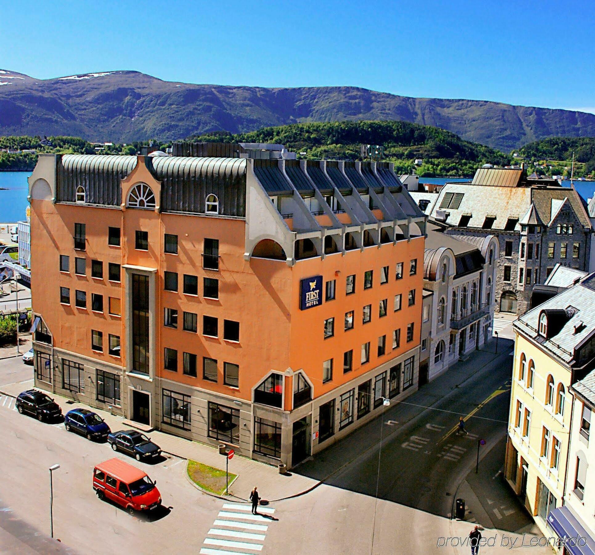 Hotel Four Monkeys Ålesund Esterno foto