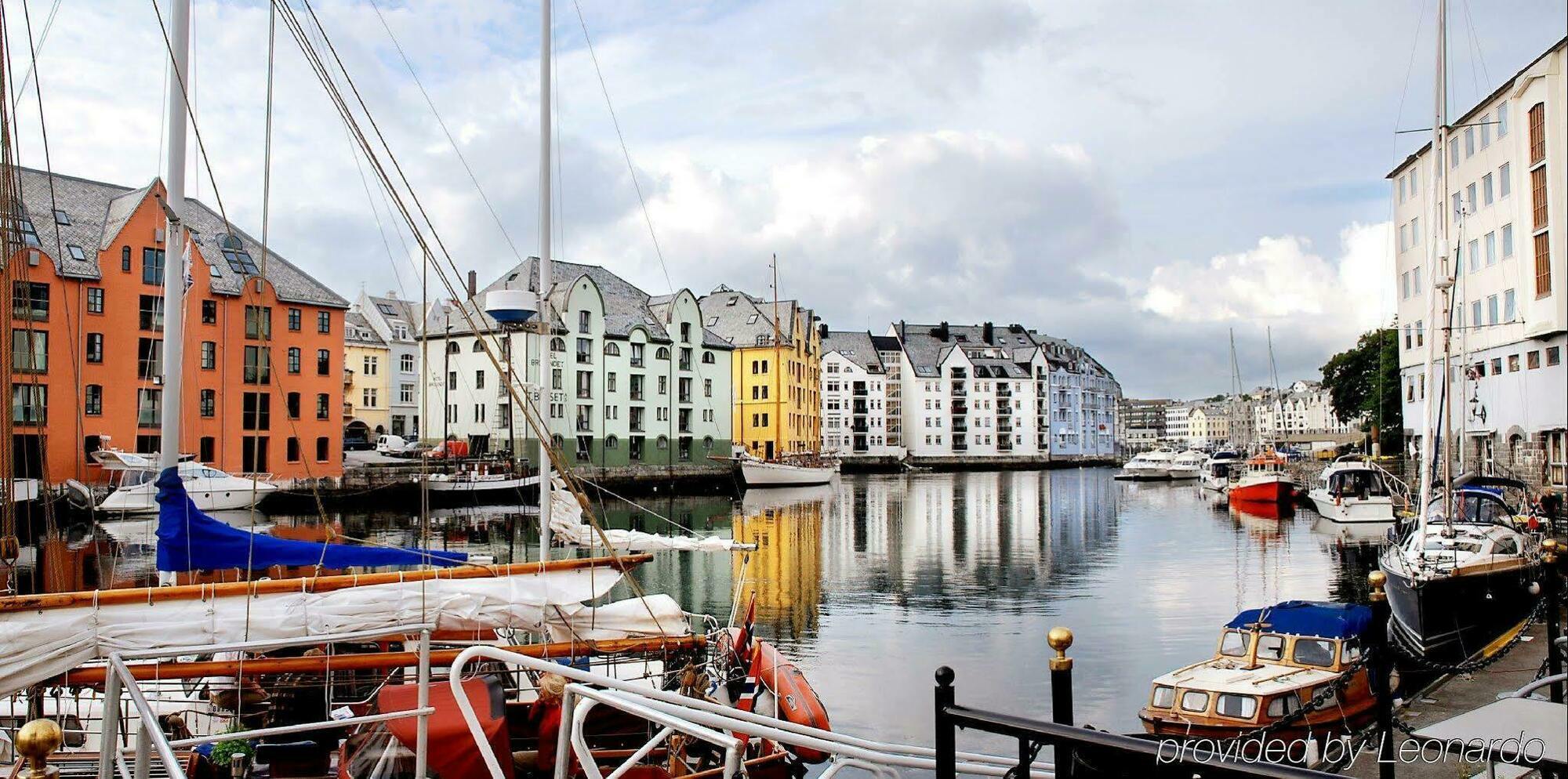 Hotel Four Monkeys Ålesund Esterno foto
